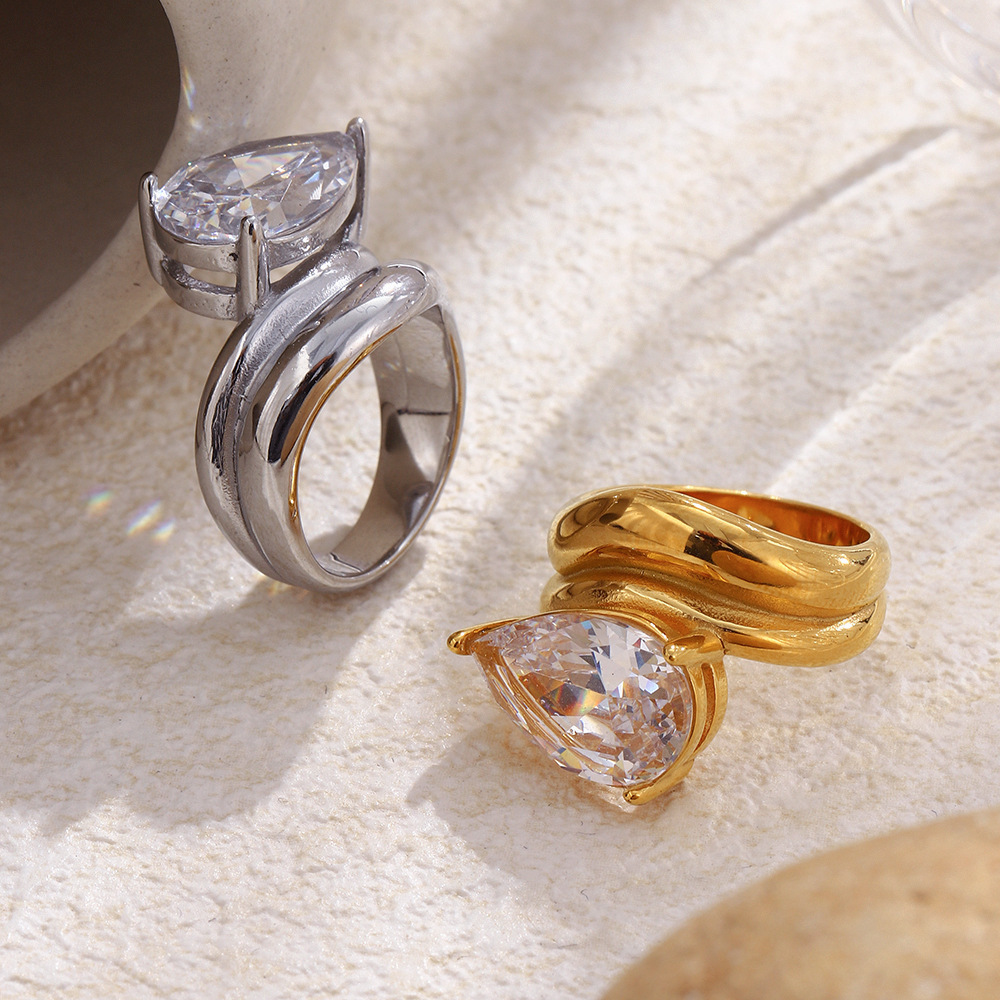 Bagues Pour Femmes En Acier Inoxydable Doré, Élégantes Et Imperméables, Ornées De Pierres Précieuses, Collection Luxueuse Series Elegant Droplet. Image2