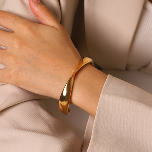 Bracelets Manchettes Pour Femmes En Acier Inoxydable Doré, Lignes Unies Et Étanches, À Porter Au Quotidien. h5 Image4