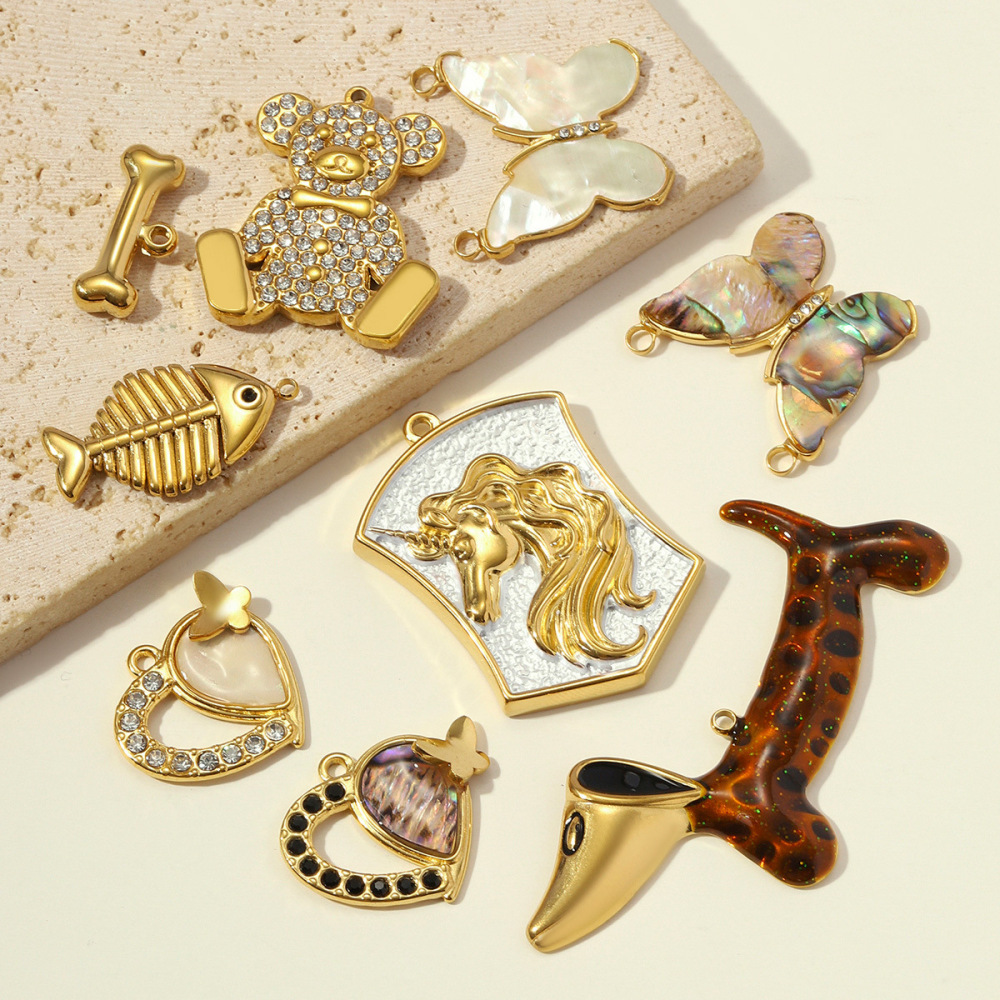 Pendentif Femme En Acier Inoxydable Étanche Couleur Or, Motif Cheval De Manège Mignon, Cœur Et Papillon Image2