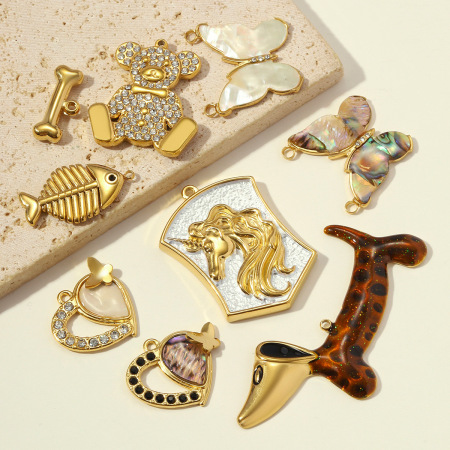 Pendentif femme en acier inoxydable étanche couleur or, motif cheval de manège mignon, cœur et papillon 2
