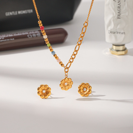 Colliers pendentifs pour femmes Simple Series Daily Flower en acier inoxydable étanche couleur or avec zircon 2