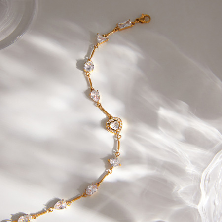 Bracelet à breloques pour femme en acier inoxydable, étanche, couleur or, avec zircon et motif cœur simple