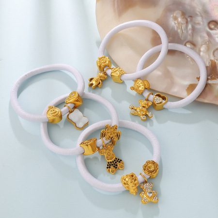 Chouchous pour femme Simple Series Daily Heart Animal en acier inoxydable doré avec strass, zircon et perle.