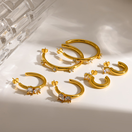 Boucles d'oreilles puces pour femmes en acier inoxydable doré, étanches, en forme de C, ornées de strass. 2