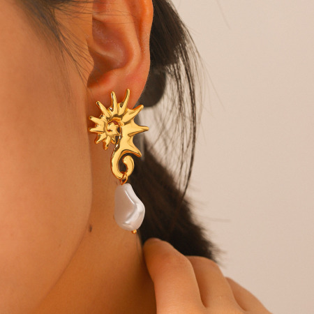 Boucles d'oreilles pendantes pour femme, style océanique, en acier inoxydable doré avec perles artificielles, collection Simple Series. 2