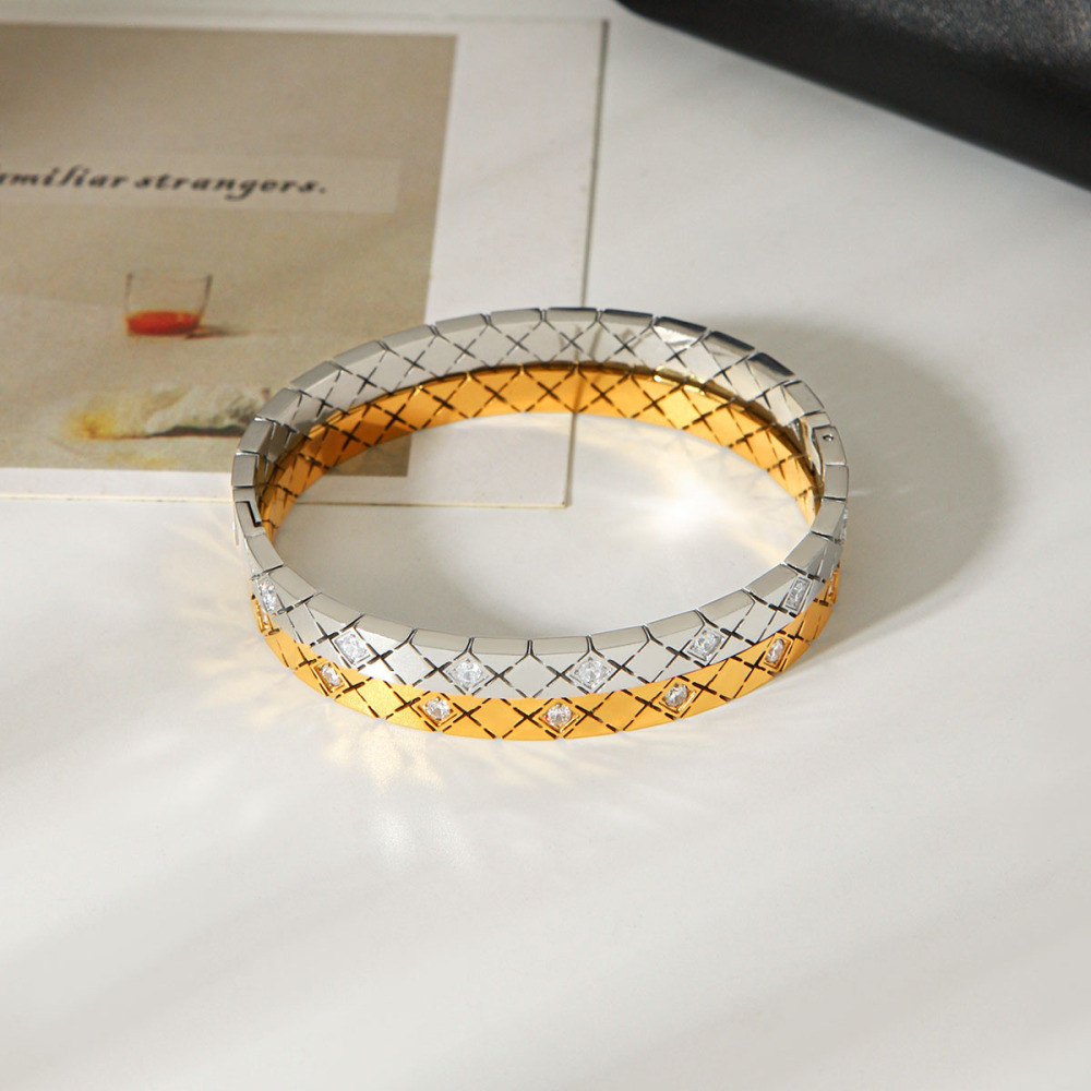 Bracelet Jonc Pour Femme Simple Series Daily Heart Ellipse Shape En Acier Inoxydable, Couleur Or, Avec Zircon, Étanche Image5
