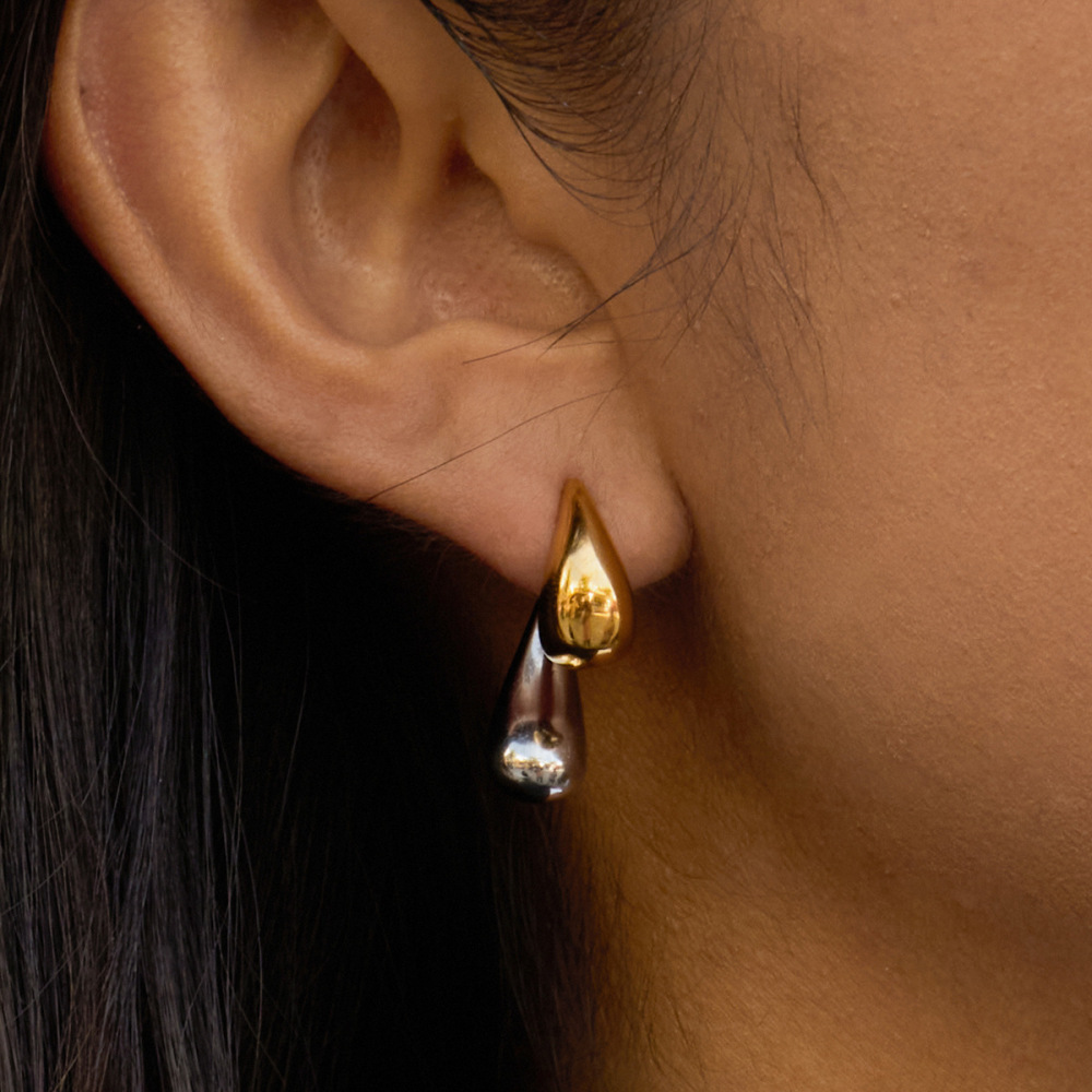 Boucles D'Oreilles Puces Pour Femmes En Acier Inoxydable De Forme Irrégulière, Étanches, Couleur Or Et Zircon. Image3