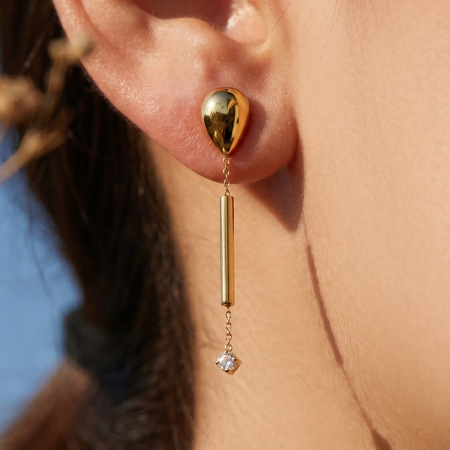 Boucles d'oreilles pendantes élégantes pour femmes, en acier inoxydable étanche, couleur or, avec pompon en forme de goutte et zircon. 2