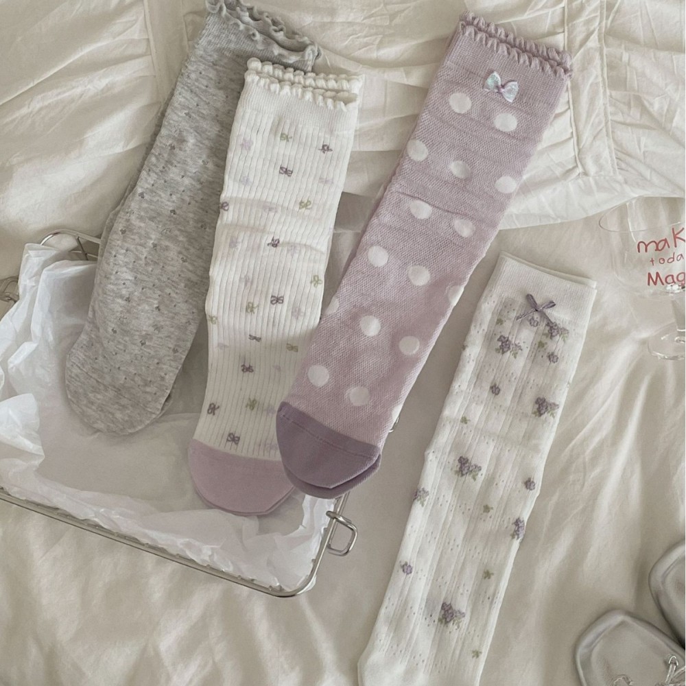 Chaussettes Mi-Mollet À Pois Élégants Et Rebondissants Image2