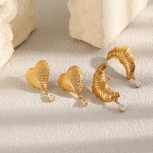 Boucles D'Oreilles Pendantes Pour Femme, Style Rétro, Cœur Et Lune, En Acier Inoxydable Étanche Avec Zircon, Collection Classique h5 Image3