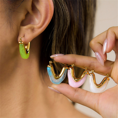 Boucles d'oreilles créoles pour femmes, style rétro simple, triangulaires, dégradé de couleurs, en acier inoxydable, imperméables et en acrylique doré.