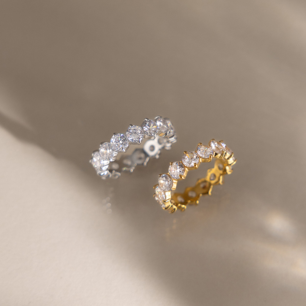 Bagues Pour Femmes En Acier Inoxydable Doré, Style Cercle Simple, Étanches, Serties De Zircon Et Ornées De Pierres Précieuses. Collection Luxueuse. Image3
