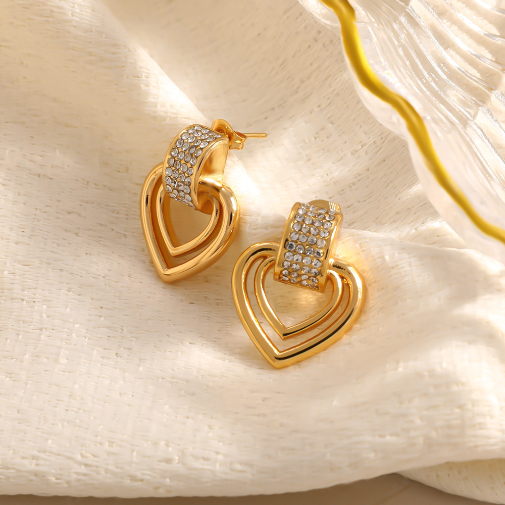 Boucles D'Oreilles Puces Pour Femmes, Style Cœur Élégant, En Acier Inoxydable Étanche, Couleur Or, Collection Simple Series Image3