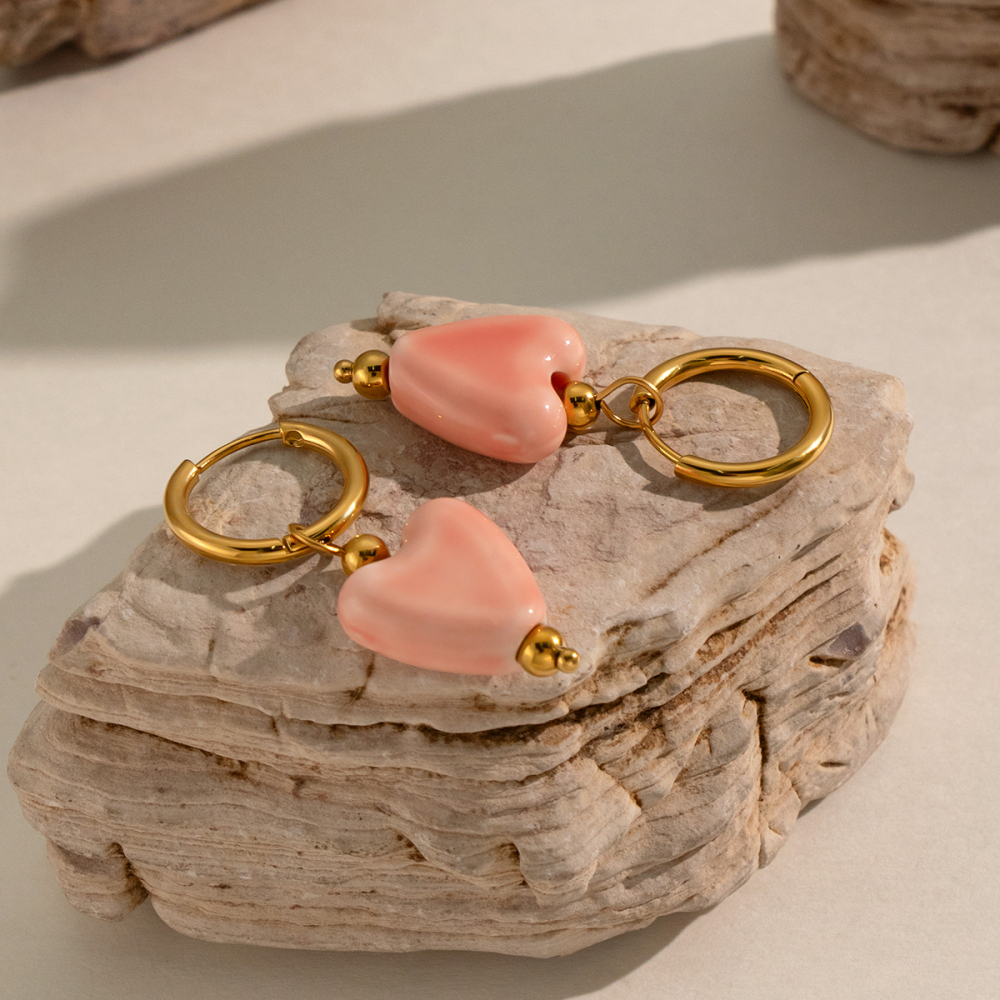 Boucles D'Oreilles Pendantes Pour Femmes Simple Series Daily Heart En Acier Inoxydable Étanche Couleur Or Image7
