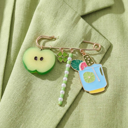 Broches en alliage de trèfle avec perles de fruits naturels de la série Simple