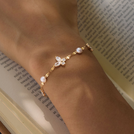Bracelet chaîne femme en acier inoxydable doré avec zircon et motif papillon doux, collection romantique
