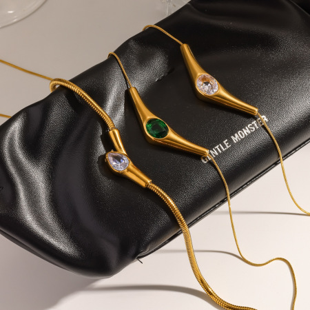 Colliers pendentifs pour femmes en acier inoxydable étanche avec strass