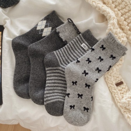 Chaussettes mi-mollet à motif géométrique mignon et légèrement rebondissant 2