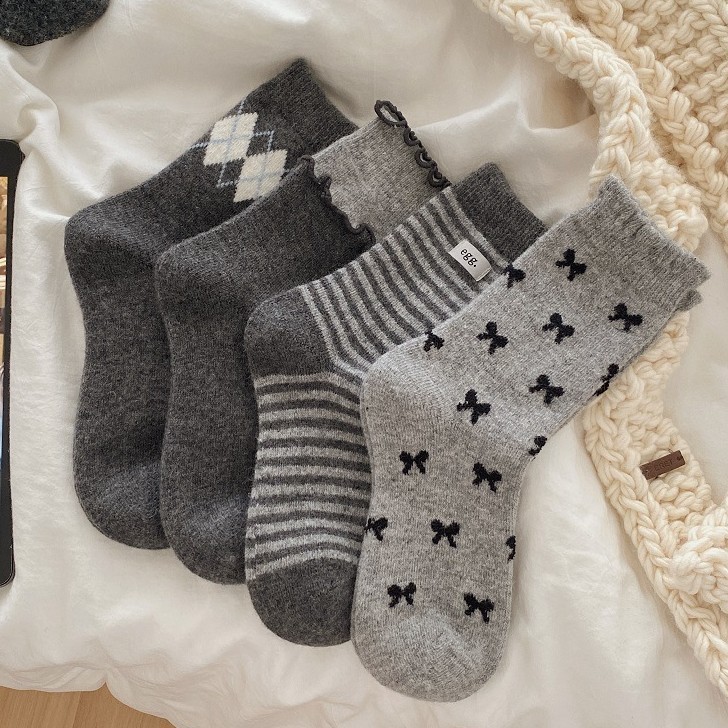 Chaussettes Mi-Mollet À Motif Géométrique Mignon Et Légèrement Rebondissant h5Image2