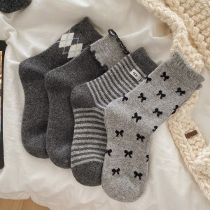 Chaussettes Mi-Mollet À Motif Géométrique Mignon Et Légèrement Rebondissant h5 Image2