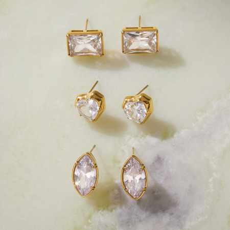 Boucles d'oreilles puces pour femmes, forme géométrique en forme de cœur, en acier inoxydable étanche, couleur or et zircon.