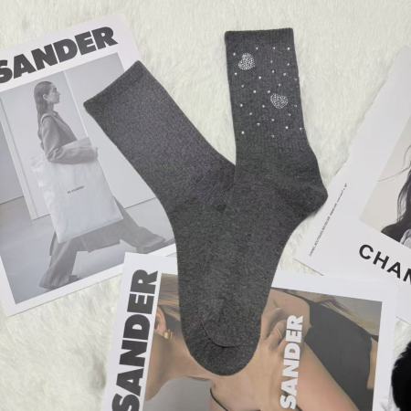 Chaussettes mi-mollet unies basiques à strass en forme de cœur 2