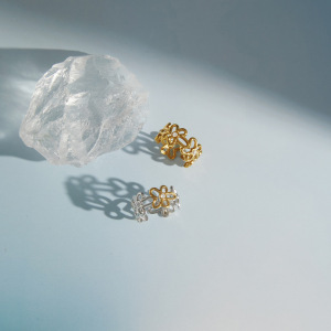 Bagues En Acier Inoxydable Étanches Sweet Flower Avec Zircon Doré h5 Image3