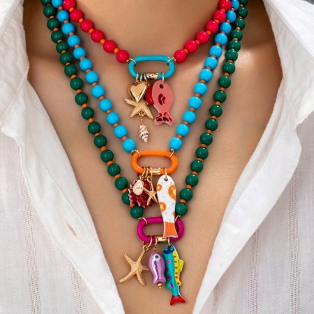 Colliers pendentifs romantiques pour femmes, en résine plaquée or champagne, représentant un poisson et une étoile de mer.