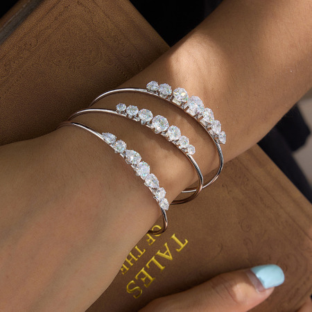 Bracelets manchettes luxueux pour femmes, en acier inoxydable, étanches, avec zircon et motif cœur en goutte d'eau 2