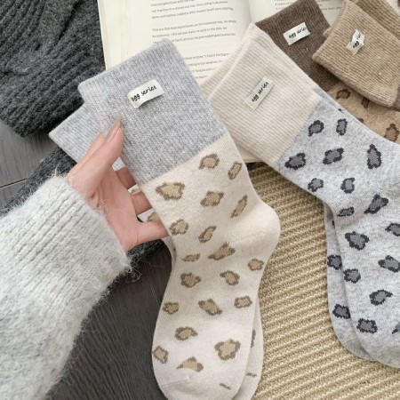 Chaussettes mi-mollet élégantes à imprimé léopard et légère élasticité 2
