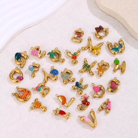 Pendentifs DIY mignons en acier inoxydable étanche couleur or avec lettres en relief