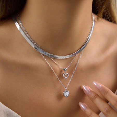 Colliers pendentifs pour femmes en forme de cœur simple, en acier inoxydable étanche, couleur or et zircon.