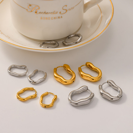 Boucles d'oreilles créoles pour femmes, en acier inoxydable, imperméables, de forme simple et irrégulière, couleur or 2