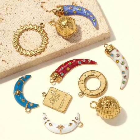 Pendentifs pour femmes de la série luxueuse DIY Chili Moon en acier inoxydable étanche couleur or 2
