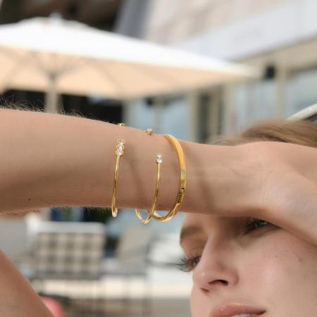 Bracelet manchette femme simple, uni, en acier inoxydable, étanche, couleur or, avec zircon.