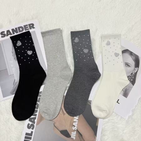 Chaussettes mi-mollet unies basiques à strass en forme de cœur