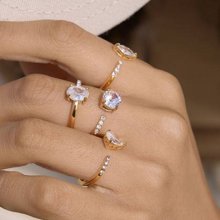 Bagues pour femmes en acier inoxydable doré, imperméables, de forme géométrique simple et luxueuse, serties de zircon et de pierres précieuses. Elles sont dotées d'une élégante pierre précieuse. 2