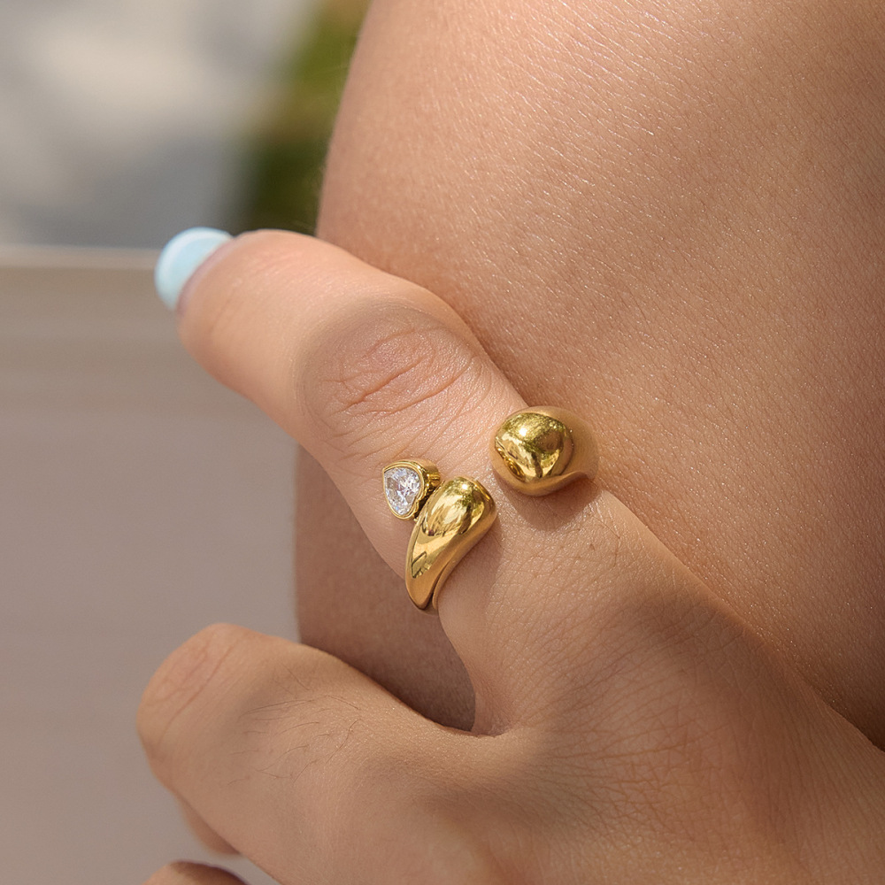 Bague Pour Femme En Acier Inoxydable Doré, Imperméable, Sertie D'Un Zircon Et Ornée D'Un Cœur De Forme Irrégulière, Élégante Et Luxueuse. Elle Est Ornée D'Une Pierre Précieuse. Image3