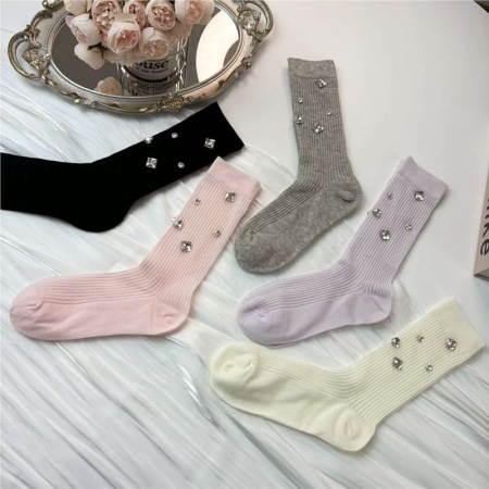 Chaussettes mi-mollet élégantes unies ornées de strass