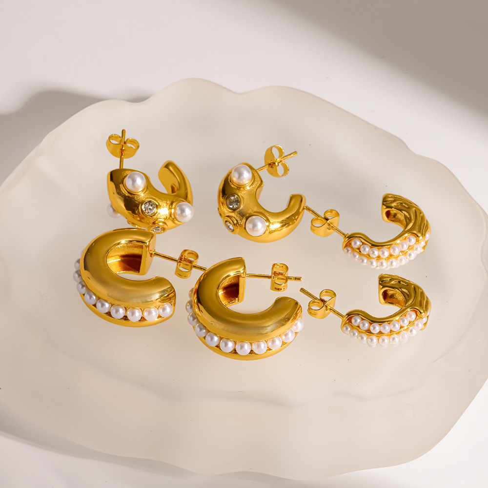 Boucles D'Oreilles Puces Élégantes En Acier Inoxydable Doré, Imperméables, En Forme De C, Ornées De Strass Et De Perles Artificielles. Image3