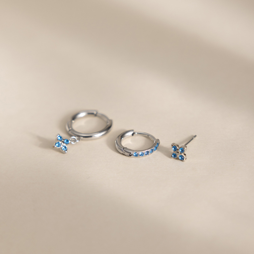 Boucles D'Oreilles Élégantes Clover En Acier Inoxydable Étanche Couleur Or Avec Zircon Pour Femmes Image4