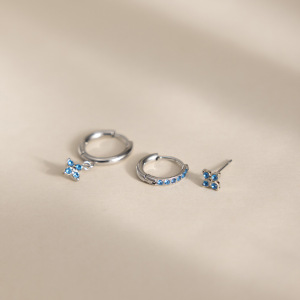 Boucles D'Oreilles Élégantes Clover En Acier Inoxydable Étanche Couleur Or Avec Zircon Pour Femmes h5 Image4