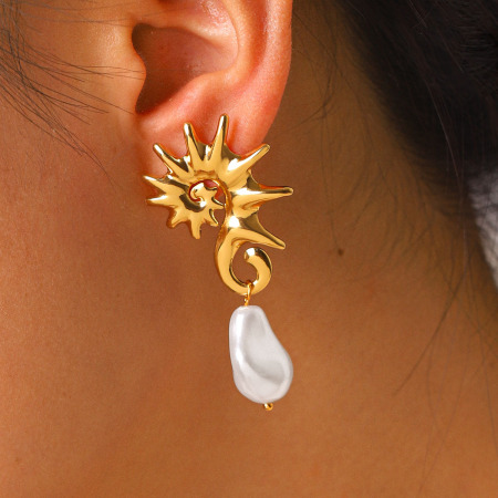 Boucles d'oreilles pendantes pour femme, style océanique, en acier inoxydable doré avec perles artificielles, collection Simple Series.