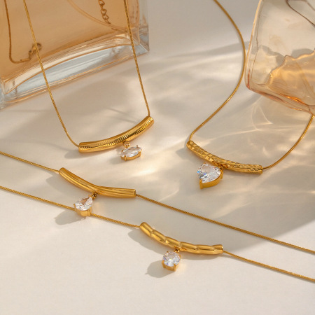 Colliers pendentifs pour femmes en acier inoxydable de forme géométrique, étanches, couleur or et zircon