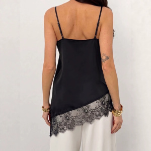 Blouse Sans Manches En Dentelle Noire À Col En V Et Empiècements En Dentelle h5 Image4