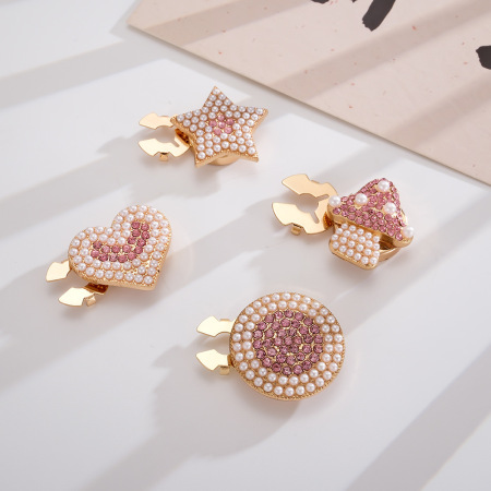 Boutons de manchette romantiques en alliage, strass et motif cœur et étoile.