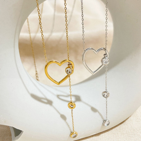 Colliers pendentifs pour femmes en forme de cœur simple, en acier inoxydable étanche, couleur or et zircon.