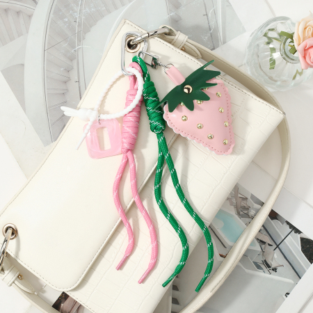 Breloques en cuir en forme de cœur, fraise et rivet, collection Simple Series 2
