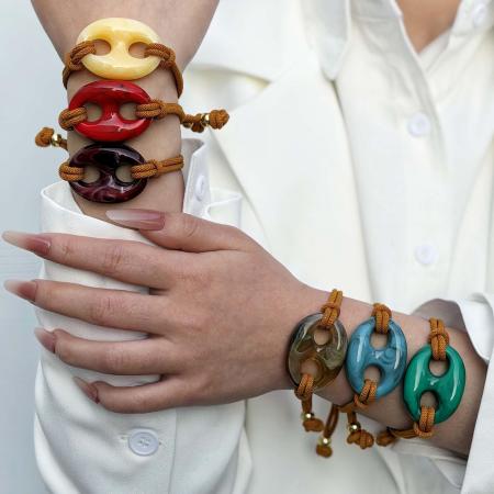 Bracelets tressés en résine de forme irrégulière pour femmes 2