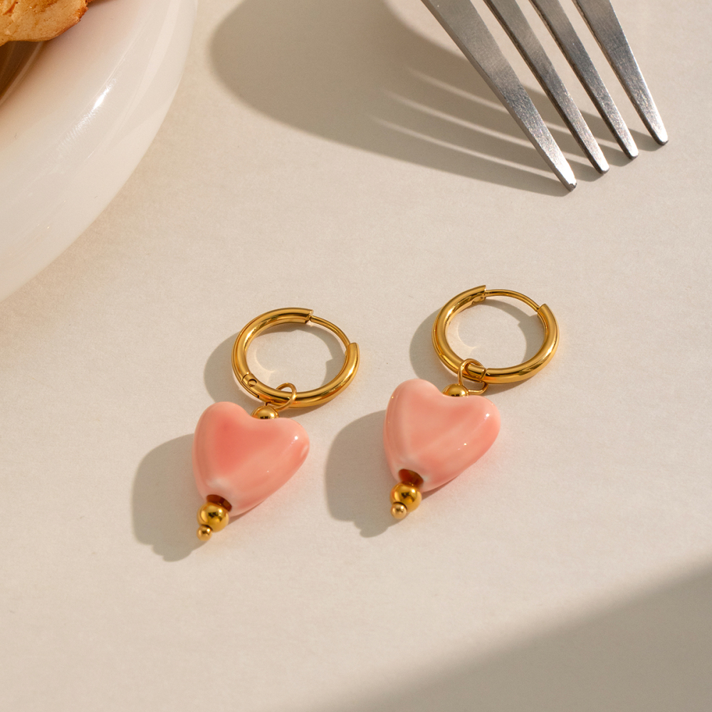 Boucles D'Oreilles Pendantes Pour Femmes Simple Series Daily Heart En Acier Inoxydable Étanche Couleur Or Image6